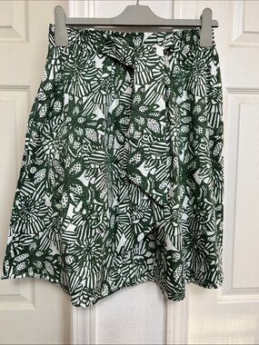 NWT Floral Pull on Skirt